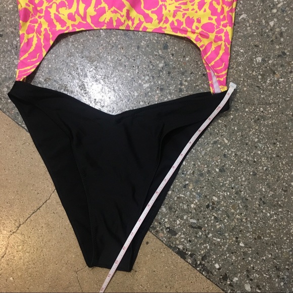 Neon pink and black cut out one piece - Picture 4 of 8